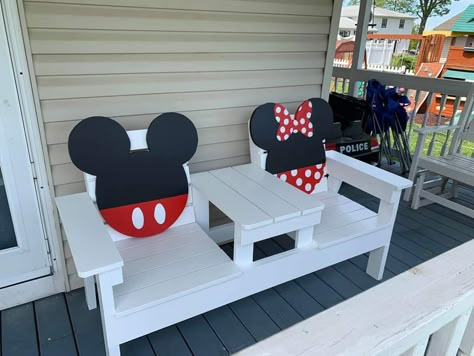 Disney Wood Projects, Mickey Fire Pit, Mickey Mouse Flower Bed, Mickey Mouse Garden Ideas, Disney Backyard, Mickey Mouse Garden, Mickey Mouse Fun House, Disney Kitchen Decor, Disney House Ideas