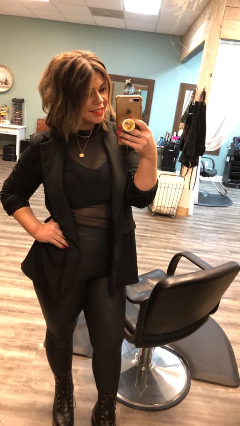 Leather leggings and blazer midsize oufit Legging Concert Outfit, Leather Leggings And Blazer Outfit, Leggings And Blazer Outfit, Black Blazer Outfit, Leather Legging, Blazer Outfit, Edgy Style, Fun Style, Blazer Outfits