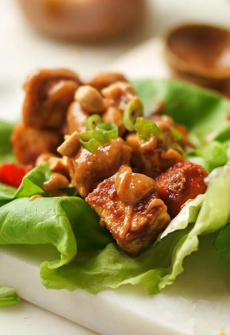 Spicy Peanut Tofu Lettuce Cups | This keto tofu recipe combines sweet with spicy in a thick and creamy peanut sauce and is wrapped in a leafy lettuce cup. #veganketo #vegetarianketo #asianketo Spicy Peanut Tofu, Peanut Butter Tofu, Keto Tofu, Tofu Peanut, Butter Tofu, Peanut Tofu, Soy Sauce Alternative, Braised Red Cabbage, Vegan Keto Recipes