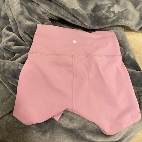 lululemon 4 inch size 4 wunder train bike shorts Lululemon Wunder Train Shorts, Preppy Bike, Obx Wardrobe, Lulu Preppy, Lululemon Wishlist, Pink Lululemon Shorts, Lulu Lemon Shorts, Lulu Outfits, Gymwear Outfits