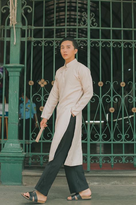 Ao Dai Men, National Dress, Family Night, Chinese Clothing, Asian Fashion, Traditional Dresses, Fashion Inspiration, Vietnam, Style Inspiration