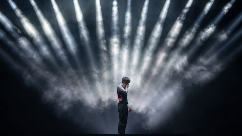 Disco Lighting, Stage Lighting Design, Theatre Inspiration, Concert Stage Design, Theatre Lighting, Best Wallpaper Hd, Queens Wallpaper, Stage Lights, Romeo Y Julieta