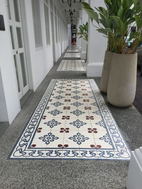 Outside Flooring Ideas, Porch Tile Ideas, Traditional Tile Design, Floor Pattern Design, Hall Tiles, Outside Flooring, Bali Style Home, Rooftop Patio Design, Floor Tiles Design