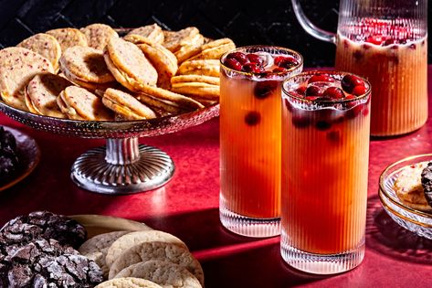 Batch Cocktails, Molasses Cookies, Dried Figs, Ginger Cookies, Cranberry Orange, Sweet Tarts, Sandwich Cookies, Instagram Food, Classic Cocktails