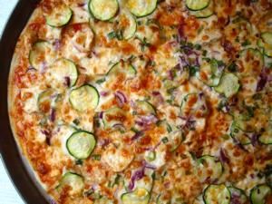 Thai Pizza, Thai Chicken Pizza, Chili Pizza, Chicken Thai, Chicken Pizza Recipes, Unique Pizza, Tasty Thai, Italian Chain, Large Pizza