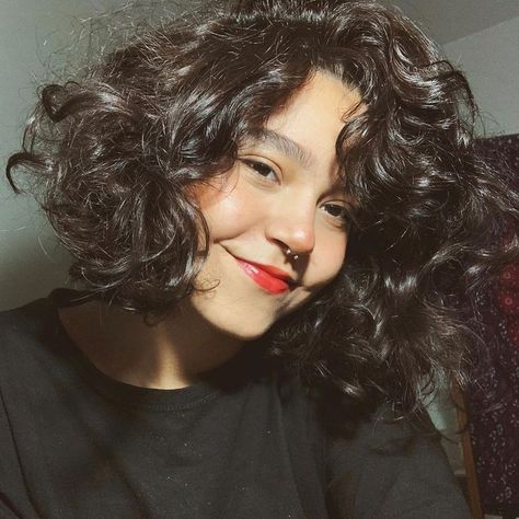 Curly Hair No Bangs, Perfect Curly Hair, No Bangs, Androgynous Hair, Long Shag Haircut, Beautiful Haircuts, Curly Hair Photos, Hair Cute, Midlength Haircuts