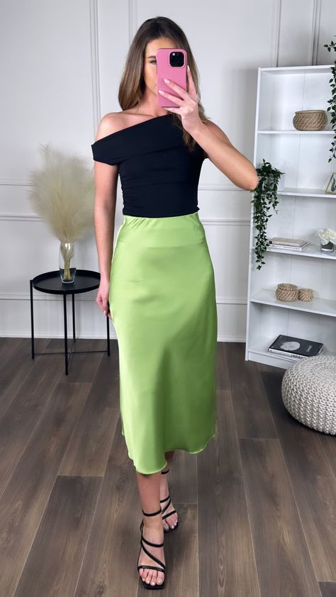 Sizing info: Our model Lauren is wearing a UK 8 and she is wearing the S in this skirt. Size S = UK 8-10. Size M = UK 10-12. Size L = UK 12-14. Make an impact in this stunning Yaella Light Green Midi Skirt. Crafted with a sleek, light green fabric, this midi skirt adds a sophisticated edge to any look. Show off your style and confidence with this eye-catching piece! 💃🏻 Green Short Skirt Outfit, Light Green Skirt Outfit, Sophisticated Outfits Classy, Sophisticated Outfits Classy Chic, Green Satin Skirt Outfit, Green Midi Skirt Outfit, Satin Skirt Outfit Winter, Green Satin Skirt, Midi Skirt Outfits