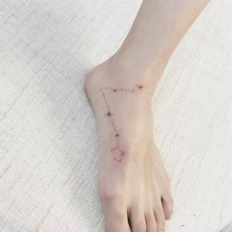 Little Foot Tattoos, Pisces Constellation Tattoo, Ear Picture, Aries Constellation Tattoo, Toe Tattoos, Pisces Tattoo, Tattoo Foot, Aries Constellation, Pisces Constellation