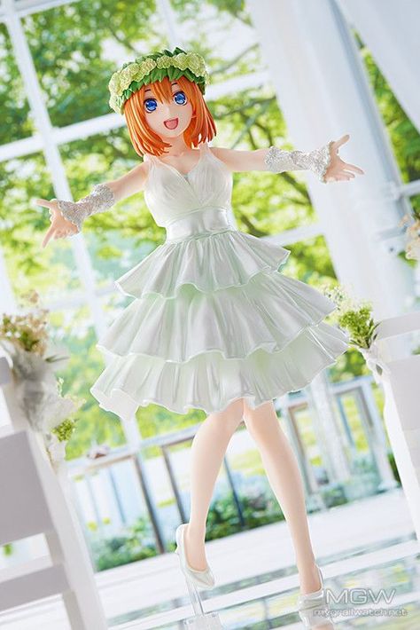 From the TV anime "The Quintessential Quintuplets ∬" comes Nakano Yotsuba wearing a wedding dress! Based on the wedding illustration by Haruba Negi, Yotsuba has been turned into a figure with a lively pose and a smiling expression. Yotsuba's image color cascades over her pearlescent wedding dress, resulting in a green tinge that faithfully represents her personality. The Quintessential Quintuplets Yotsuba, Quintessential Quintuplets Yotsuba, Nakano Sisters, Smiling Expression, The Quintessential Quintuplets, Quintessential Quintuplets, Wedding Illustration, Figure Poses, Funko Pops