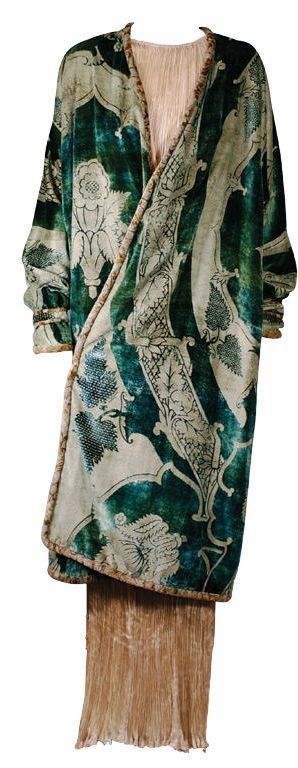 Look Kimono, Style Année 20, Mariano Fortuny, Roaring 20, 1920 Fashion, Mode Kimono, 20s Fashion, Mode Boho, Retro Mode