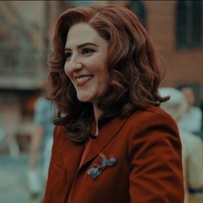 Greta Gill, Darcy Carden, Fairy Godparents, Rockford Peaches, Dark Materials, Wallpaper Icon, His Dark Materials, Girl Celebrities, Iconic Characters