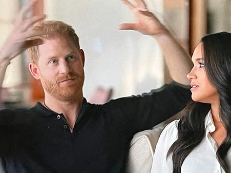 Le plus grand mystère de l’autobiographie du Prince Harry, Le Suppléant, est maintenant résolu. L’identité de la première partenaire sexuelle du prince est maintenant connue pour le plus grand malheur de Meghan Markle. Lire Meghan Markle mise mal à l’aise par une révélation du Prince Harry sur StarMag.com Prince Harry Et Meghan, Prince Harry, Meghan Markle, Prince, Interview