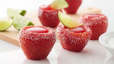 Jello INSIDE a strawberry makes for a completely edible treat! (this recipe is for jello shot, but I'll try an alcohol free version of this for my parties this summer) Strawberry Jello Shots, Best Jello Shots, Jelly Shots, Jello Shot Recipes, Jello Shot, Strawberry Jello, Strawberry Flavor, Strawberry Daiquiri, Shot Recipes