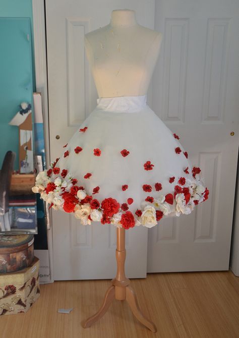 hate the fake flowers... maybe ribbons? Angela Clayton, Fairy Clothes, Flower Skirt, Grad Dresses, Fairy Costume, Flower Dress, Flower Dresses, Diy Fashion, Pretty Dresses