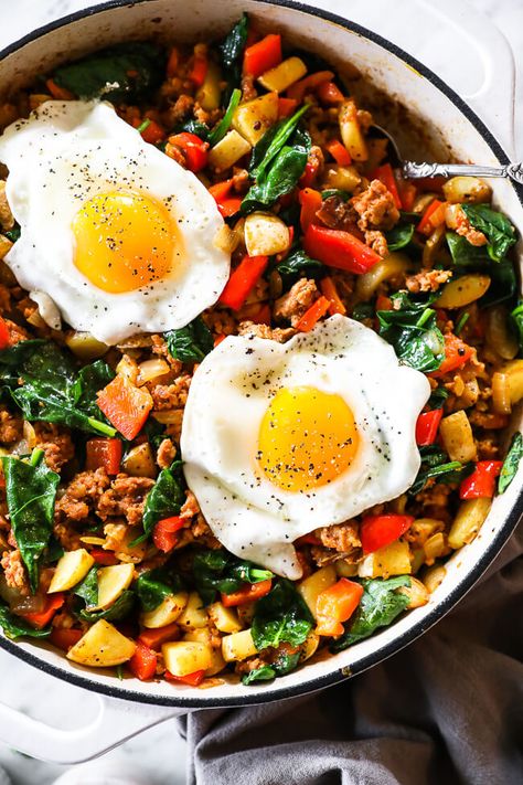 With crispy bits of perfectly cooked chorizo, tender potatoes, onions, peppers and eggs, this Paleo + Whole30 chorizo hash is an easy one pan breakfast. This healthy and savory one pan meal is the perfect family breakfast. | realsimplegood.com #chorizo #whole30 #onepan #breakfast Easy One Pan Breakfast, Peppers And Eggs, One Pan Breakfast, Chorizo Hash, How To Cook Chorizo, Chorizo Recipes, Potatoes Onions, Breakfast Hash, Family Breakfast