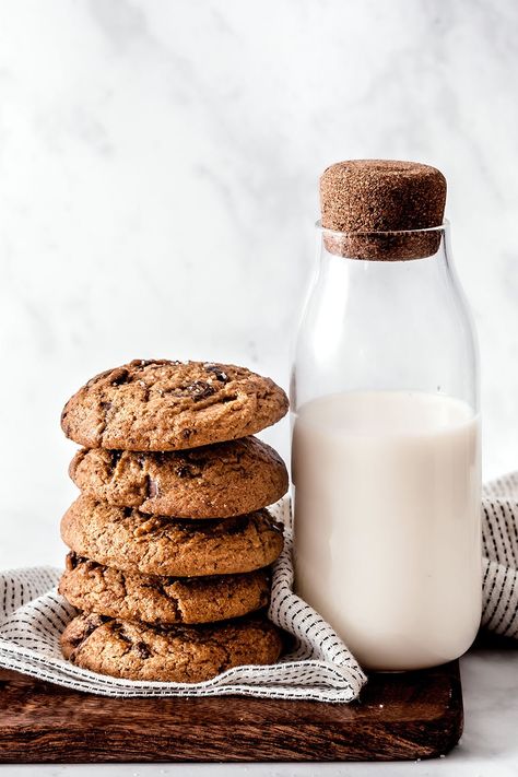 Recette facile des cookies pralinés Cookies Photography Ideas Photo Shoot, Cookies Photography Ideas Inspiration, Cookie Flatlay, Bakery Photography Ideas, Cookie Photography Styling, Cookies Photography Styling, Cookies Photoshoot, Cookie Photoshoot, Cookie Photography