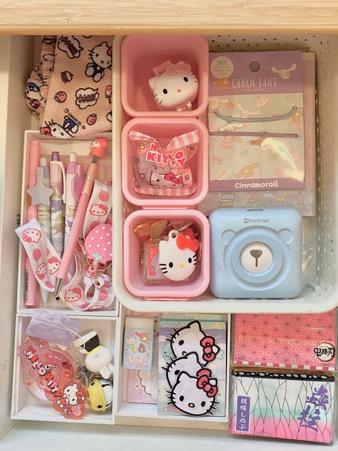 Sanrio Studying, Sanrio School Supplies, Daiso Sanrio, Sanrio Desk, Hot Topic Sanrio, Hello Kitty Desk, Kawaii Astetic, Stationary Collection, Sanrio Collection