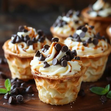 Mini Cannoli Cups Cannoli Dessert Table, Mini Cannoli Bites, Cannoli Cheesecake Bars, Mini Pie Cups, Pastry Cups Desserts, Cannoli Cups Mini, Canoli Cups Easy, Mini Cake Cups, Mini Deserts Cup