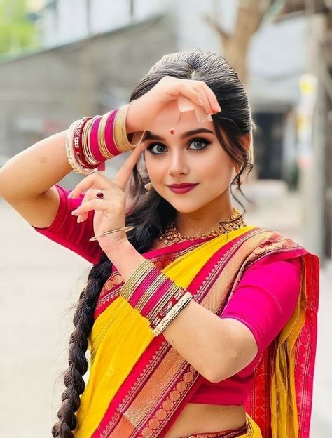 Ladki Ka Photo, Indian Bride Poses, Gals Photos, Bride Photography Poses, Beautiful Dresses Short, Photo Pose Style, Cute Love Couple Images, Indian Beauty Saree, All Time