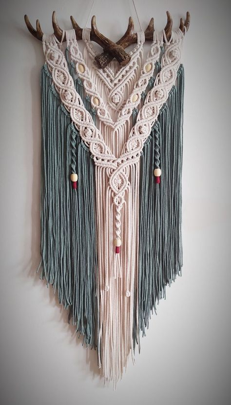 Antler Macrame Wall Hangings, Deer Antler Macrame, Colourful Macrame, Antler Macrame, Diy Antler, Antler Wall Hanging, Macrame Wall Hanging Ideas, Deer Antler Crafts, Antlers Decor