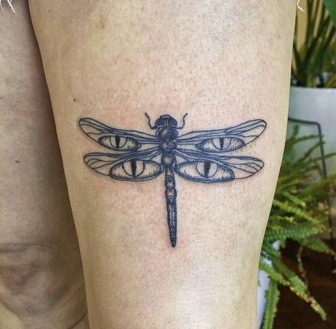 Fill In Flower Tattoos, Dragonfly Eye Tattoo, Environmental Tattoo Ideas, Hippie Tramp Stamp, Simple Bug Tattoo Ideas, Edgy Feminine Tattoo, Dragonfly With Eyes Tattoo, Masc Tattoos, Feminine Bug Tattoo