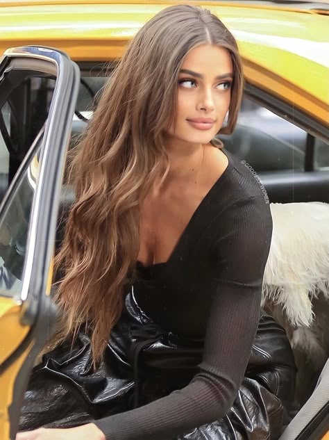 Taylor Hill Brown Hair, Taylor Hill Hair Long, Taylor Hill Hair, Taylor Hill Style, Goddess Women, Beige Hair, Ash Brown Hair, Brown Hair Looks, Brown Hair Inspo