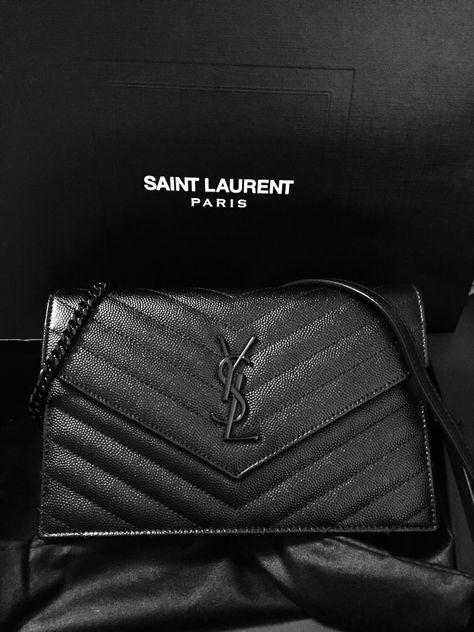 All Black Ysl Bag, Black Ysl Crossbody Bag, Ysl Purses, Black Ysl Bag, Ysl Bag Outfit, Saint Laurent Crossbody Bag, Sac Yves Saint Laurent, Saint Laurent Clutch, Ysl Crossbody Bag