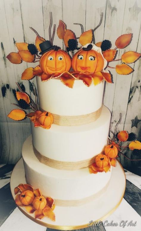 Autumn wedding - cake by Little Cakes Of Art Pumpkin Wedding Cakes, Fondant Leaves, Simple White Wedding, Fall Cakes, Fall Wedding Cakes, Wedding Dress Pictures, Little Cakes, Crafty Creations, Autumn Wedding