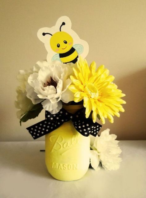 Bee Baby Shower Centerpieces, Trendy Baby Shower Themes, Baby Shower Sweets, Diy Baby Shower Decorations, Baby Shower Yellow, Bumble Bee Baby Shower, Trendy Baby Shower Ideas, Baby Shower Brunch, Bee Baby