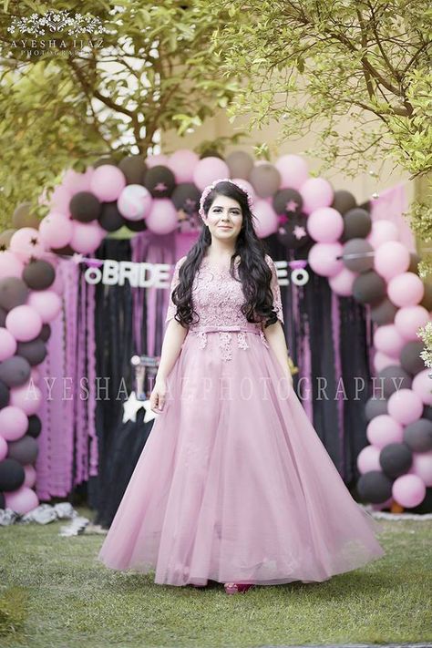 what to wear for pakistani bridal shower Bridal Shower Ideas Dress, Bridal Shower Dress Ideas, Bridal Shower Dress For Bride, Cloth Styling, Bachelor's Party, Shower Dress For Bride, Pakistan Bride, Shower Photoshoot, Bridal Shower Dresses