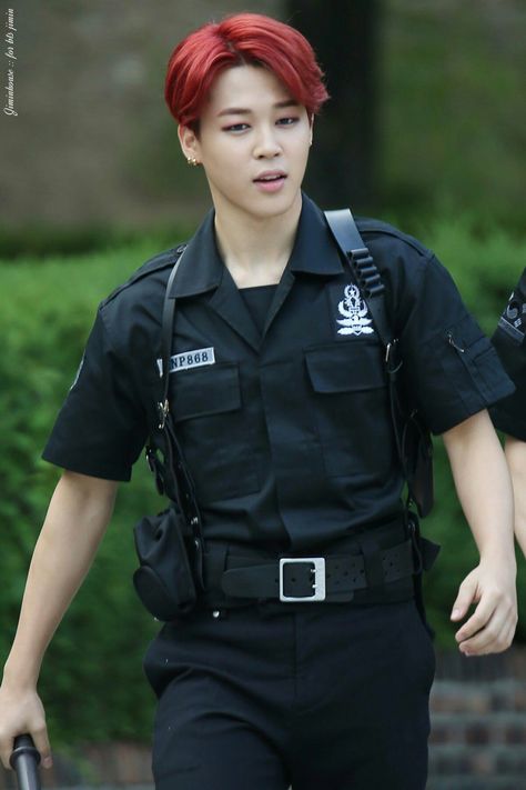 Sisters Boyfriend, Police Uniform, Photo U, Police Uniforms, Celebrity Look Alike, Army Uniform, Body Picture, Foto Jungkook, Famous Celebrities