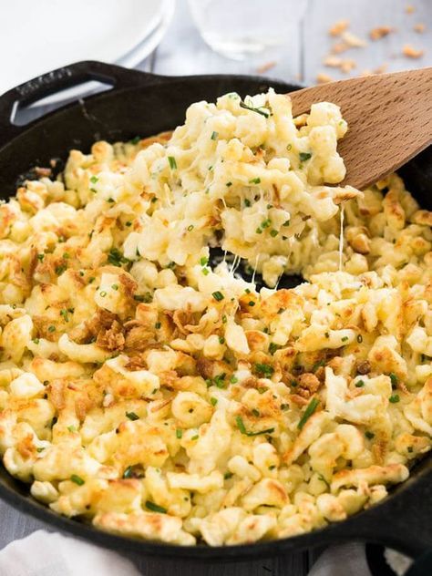 Spetzel Recipe, Spaetzle Sauce, Cheese Spaetzle, Bavarian Food, German Spaetzle, Spaetzle Recipe, German Food Authentic, Emmental Cheese, German Foods