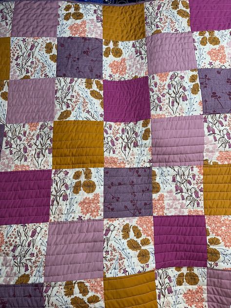 Farmhouse Crib, Teen Quilts, Pretty Quilts, Floral Farmhouse, Cool Bookshelves, Temperature Blanket, Binding Machine, Quilted Baby Blanket, Quilting Designs Patterns