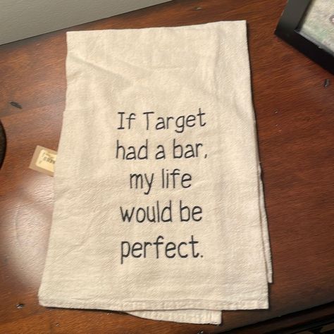 Funny Saying” If Target Had A Bar, My Life Would Be Perfect” Perfect Gift For The Target Shopper In Your Life! Towel Sayings, Funny Tea Towels, Funny Kitchen, Kitchen Ware, Kitchen Humor, Towel Colors, Work Humor, Kitchen Linens, A Bar