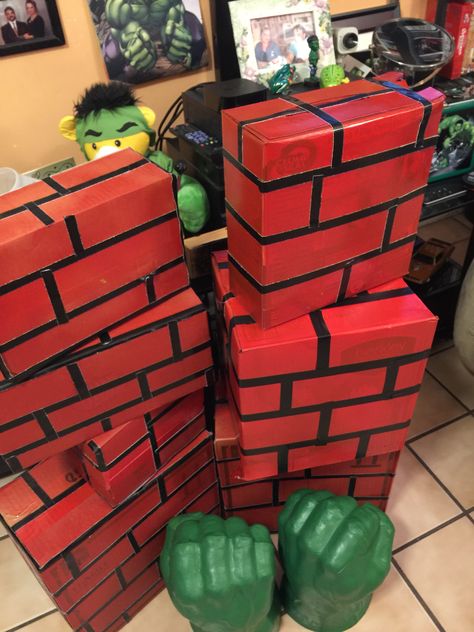 Diy Hulk Decorations, Spider Man And Hulk Birthday, Hulk Party Ideas, Incredible Hulk Party, Hulk Decorations, Incredible Hulk Birthday Party, Hulk Birthday Party, Hulk Theme, Hulk 4