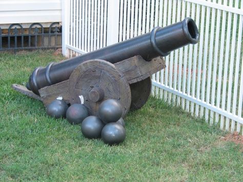 Diy Cannon, Pirate Halloween Decorations, Pirate Halloween Party, Pirate Props, Halloween Forum, Pirate Decor, Pirate Theme Party, Pirate Halloween, Pirate Day