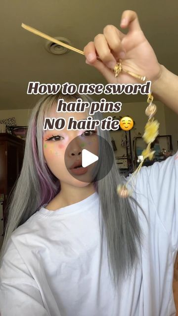 Chinese Inspired Makeup ❀ 欣快日 on Instagram: "Super simple to do and if you make sure to wrap tightly and grab all the hair with the sword it will definitely hold well!❤️ . Sword pins coming out Sept 15th 12pm PST. Very limited in quantity and colors for the charms can be requested but it will be random🙂‍↕️ . This tutorial reminds me of when i used to do hair tutorials on Youtube 🥰 if you want to see more videos showing you hairstyles with the hairpins let me know! 🌕 🌕 🌕 #swordhairpin #hairpin #haircharm #chinesestyle #nohairtie #hairtutorial #midautumn #midautumnrelease #chineseculture" Chinese Hairpin Tutorial, Chinese Hairpin Hairstyle, Chinese Hairstyle Tutorial, Hairpin Tutorial, Geisha Hairstyles, Hairpin Hairstyle, Chinese Hair Pin, Chinese Hairstyles, Chinese Hairpin