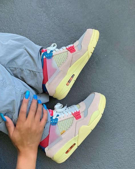 The Sole Womens on Instagram: “An up-close, early look at the upcoming Union x Nike Air Jordan 4 "Guava Ice". This is definitely one for the ladies! ✨ ⁠⠀ ⁠⠀ Who will be…” Jordan 4 Outfit, Jordan 4’s, Basket Style, Jordan Shoes Girls, Shoes Sneakers Jordans, Nike Shoes Jordans, Ig Feed, Fresh Shoes, Hype Shoes