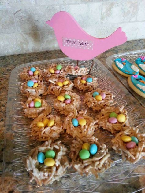 #Birdies #Birthday #Party Ideas | Photo 17 of 25 | Catch My Party Bird Theme Desserts, Bird Themed Food Ideas, Bird Gender Reveal Party, Bird Theme Party Food, Budgie Birthday Party, Bird Party Favors, Bird Watching Birthday Party, Tropical Bird Party, Baby Bird Baby Shower Ideas