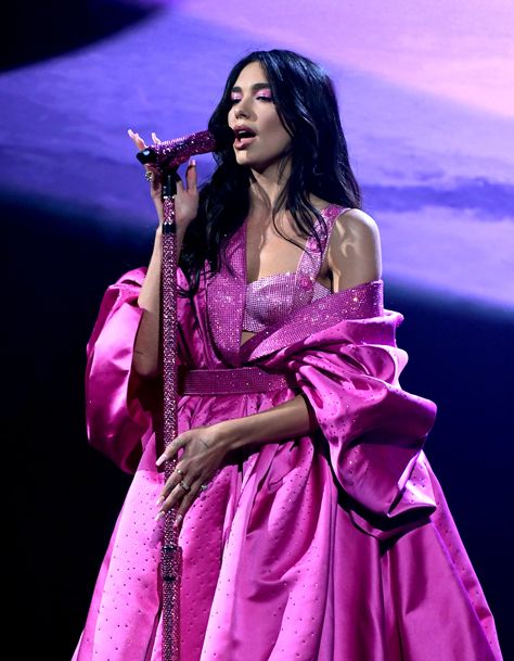 Dua Lipa Pink Outfit, Dua Lipa In Pink, Grammys Performance, Dua Lipa Concert, Look Rose, Pink Glam, Jhene Aiko, Atelier Versace, Miranda Lambert