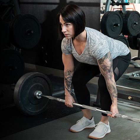 Women's Muscle-Building: 5 BodyFit Plans for Optimal Growth | Bodybuilding.com Beginner Powerlifting Program, Powerlifting Women, Powerlifting Workouts, Bodybuilding Women Diet, Power Lifting Women, Bodybuilding For Beginners, Weight Lifting Routine, Powerlifting Training, Power Lifting