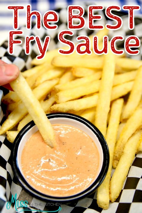 Fry Sauce is the classic dipping sauce that is so simple to make at home with just a few ingredients. Everyone's favorite drive-thru condiment for fries and more. Best Fry Sauce, Onion Strings, Homemade Fries, Pantry Ingredients, Football Party Food, Fry Sauce, Treats Recipes, Amazing Appetizers, French Fry