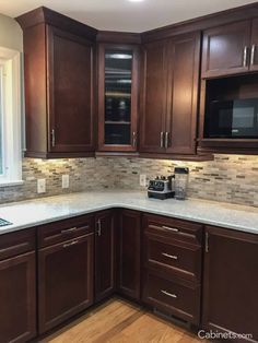 Kitchen Backsplash With Dark Cabinets, Kitchen Remodel Dark Cabinets, Backsplash With Dark Cabinets, Lovely Kitchen, Dark Wood Cabinets, Kitchen Backsplash Designs, Dark Kitchen, New Kitchen Cabinets, Classic Kitchen