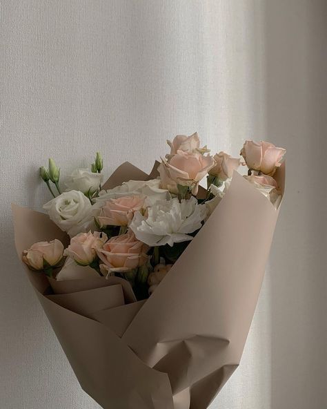 Flowers 🌺 on Twitter: "… " Soya Mumu, Boquette Flowers, Nothing But Flowers, Flowers Bouquet Gift, Flower Therapy, No Rain, Pink And White Flowers, Beautiful Bouquet Of Flowers, Luxury Flowers