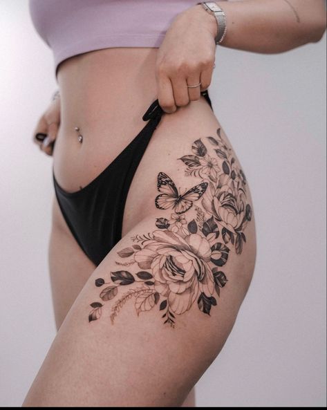 Cute Thigh Tattoos, Floral Thigh Tattoos, Hip Thigh Tattoos, Muster Tattoos, Hip Tattoos Women, Mode Tips, Tattoo Style Drawings, Thigh Tattoos Women, Classy Tattoos