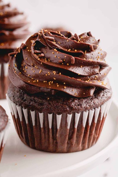 chocolate cupcake with chocolate cream cheese frosting. Chocolate Cream Cheese Frosting Easy, Cream Cheese Chocolate Frosting, Planet Chocolate, Chocolate Cream Cheese Buttercream, Sourdough Cake, Best Chocolate Frosting, Chocolate Buttercream Frosting Easy, Best Chocolate Buttercream Frosting, Farm Bakery