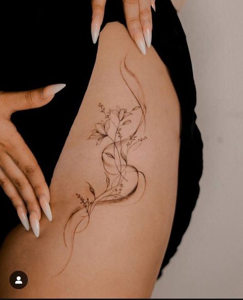 Brown Tattoo Ink, Cute Thigh Tattoos, Tattoos To Cover Scars, Hip Thigh Tattoos, Hip Tattoos Women, Petite Tattoos, Spine Tattoos For Women, Leg Tattoos Women, Thigh Tattoos Women