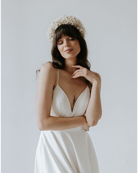 // NOMAD // I was so thrilled to be asked to be part of the campaign shoot for British bridal designer @shikobabride latest collection “Nomad”. This beautiful crown made her debut and she just may be up there as one of my new favourites 🥰 Tap ❤️ if you agree Dresses @shikobabride Photography @lucygweddings Photography @kelly_clarke_photography Social Media/ BTS @libbychaplin Make up @emilysewell_makeup Hair @laurenstylesbrides Accessories @lunaandwild Flowers @livingcolourflower... Dried Daisies, Daisy Flower Crown, White Gypsophila, Dried Flower Crown, Campaign Shoot, Dried Flowers Wedding, Flower Crown Headband, Social Media Photography, Bohemian Aesthetic