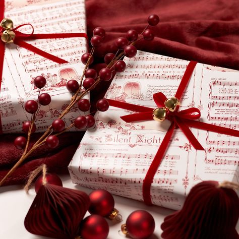 Decorate Accents Traditional Christmas Gift Wrapping, Burgundy Wrapping Paper, Vintage Wrapping Paper Christmas, Red Wrapping Paper Christmas, Gift Wrapping Ideas Christmas, Christmas Present Wrap, Christmas Carol Book, Red Wrapping Paper, Xmas Gift Wrap