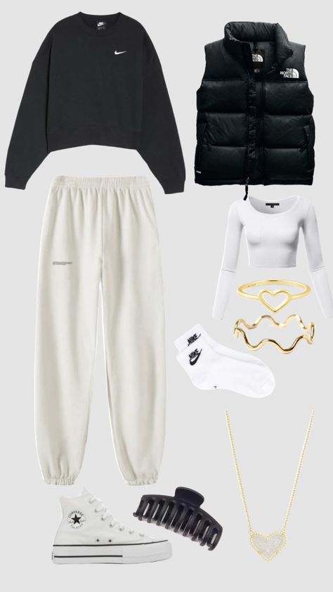 Ivory Sweatpants Outfit, Comfy School Outfits Sweatpants, White Sweatpants Outfit Winter, Cute Comfy Outfits For School Sweatpants, How To Style White Sweatpants, How To Style Sweatpants Outfits, Cream Sweatpants Outfit, Cute Outfits With Sweatpants, White Sweatpants Outfit